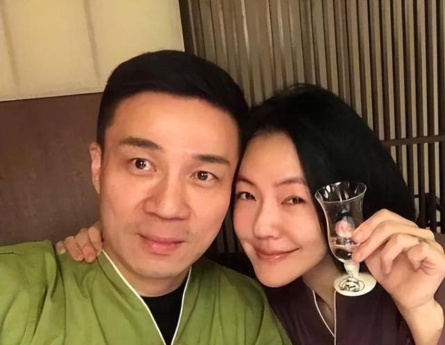 许亚军吃饭,几个小美女陪着,小s:他不是公众人物,没回应_网友_许亚君