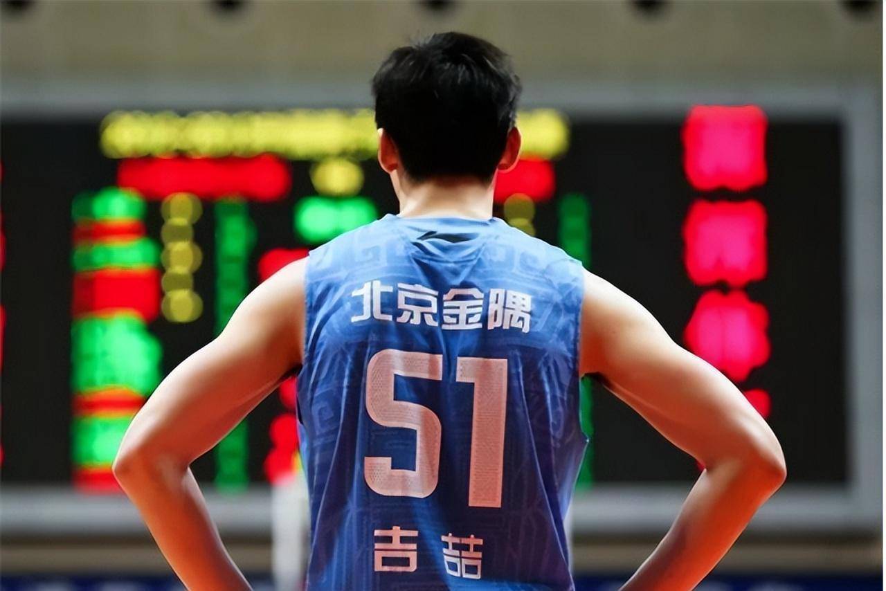 2019年,纪喆因癌症去世,临死前,他紧紧握着家人的手,几年前,他发现不