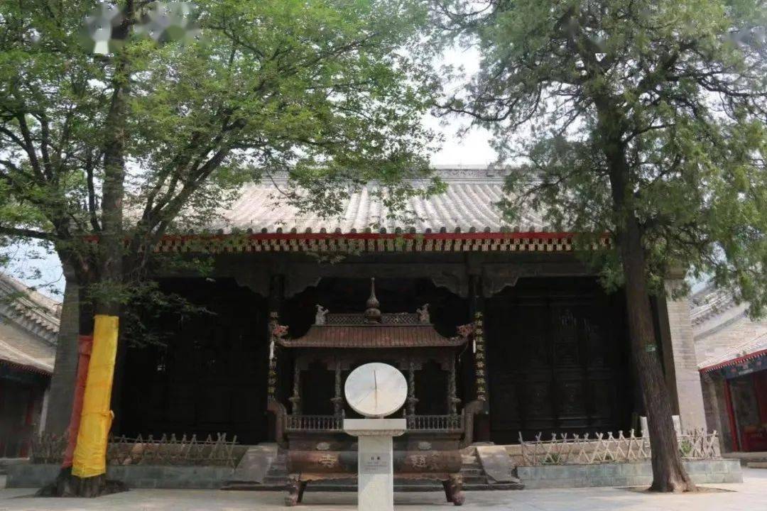 市园林绿化局检查石景山区慈善寺古树保护工作