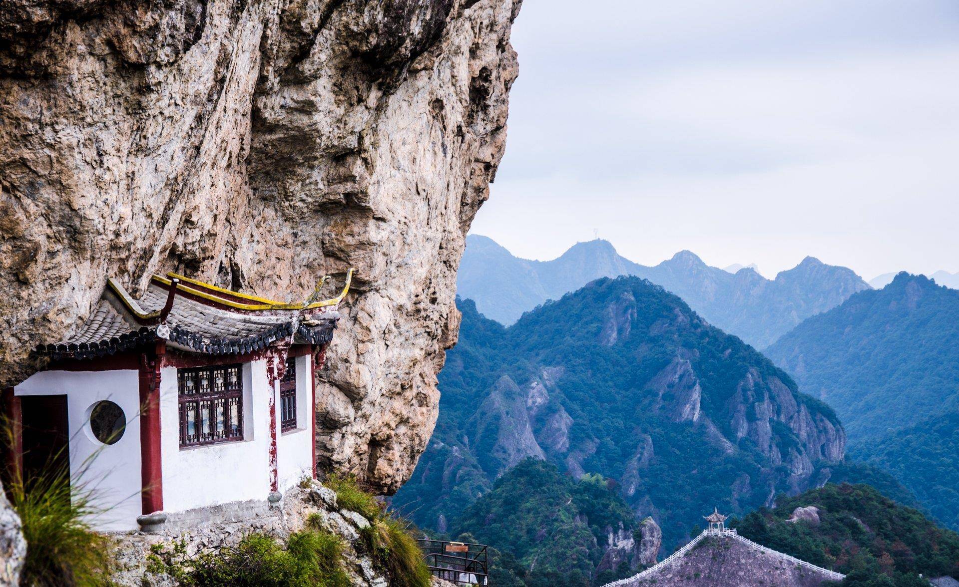 浙江温州唯一的5A景区，与黄山泰山齐名，被誉为“东南第一山”