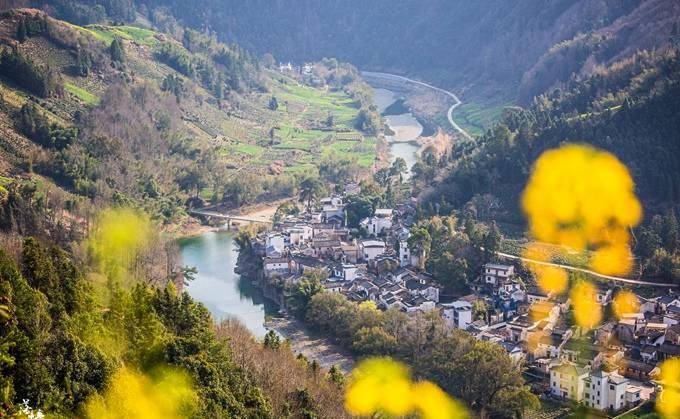 安徽歙县有一座山上的村落，是众人心中的摄影天堂，赏花的绝佳地