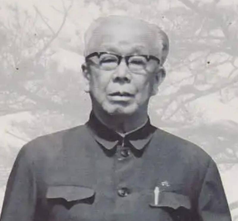 1925年,20岁的黄欧东成为一名正式党员,当时恰好是