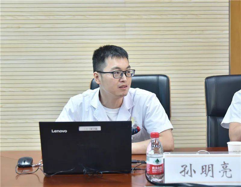 △ 沭阳县中医院康复科主任孙明亮作工作汇报△ 沭阳县中医院脑病科主任