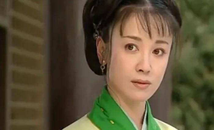 在这部剧中,潘金莲是先喜欢上武松,后来才嫁给了武大郎,在成为叔嫂