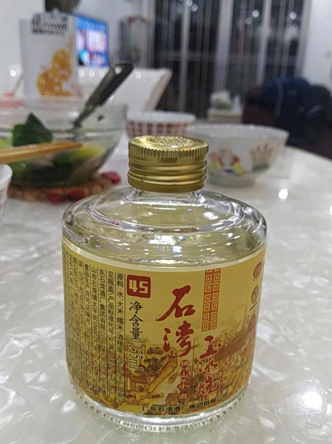 而广东省本地中,也有一款深受广东酒友热爱的名酒,就是玉冰烧,此酒的