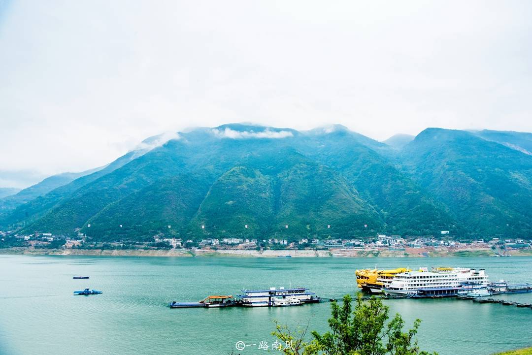 重庆有个传奇巫山县，历代文人留下古诗近五千首，总有一首你认识