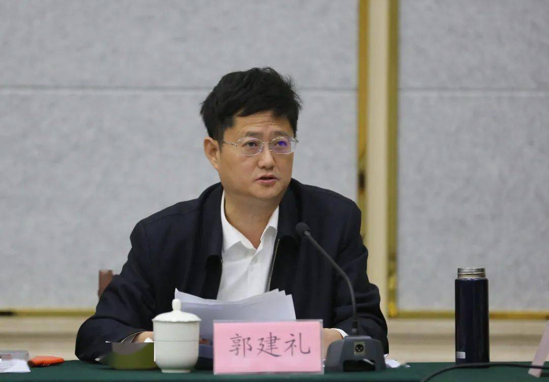 省工商联党组书记张鲲主持会议并讲话,省政府办公厅副秘书长牟书岭