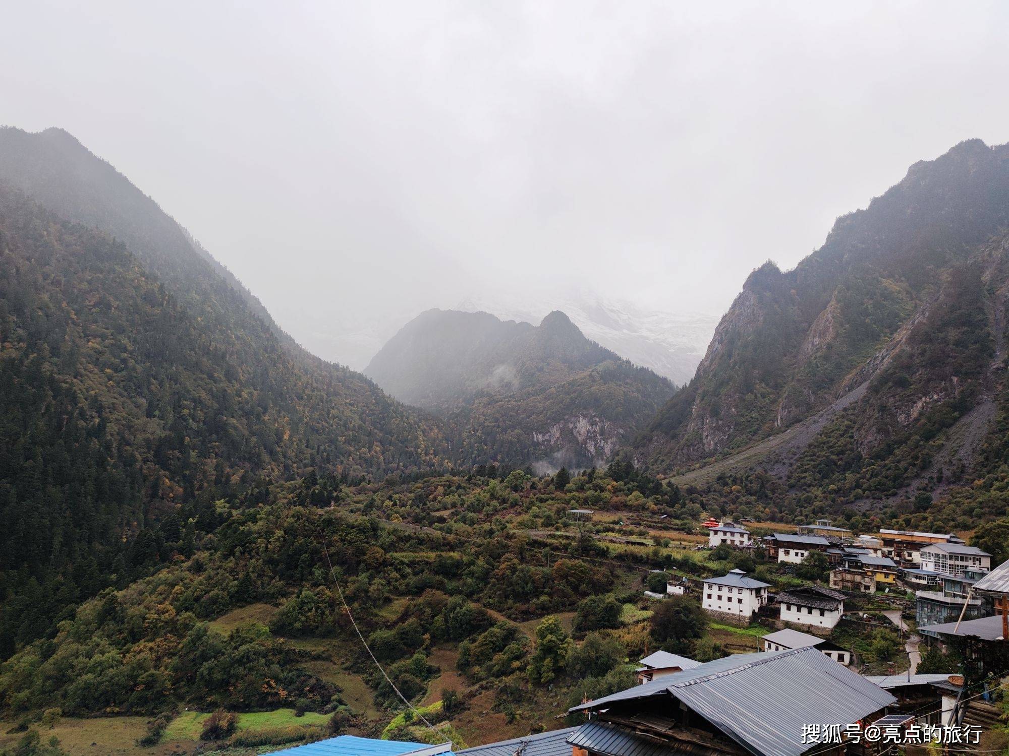 下雨了，你还要去冰湖吗？徒步冰湖三小时，最终半途而废无功而返