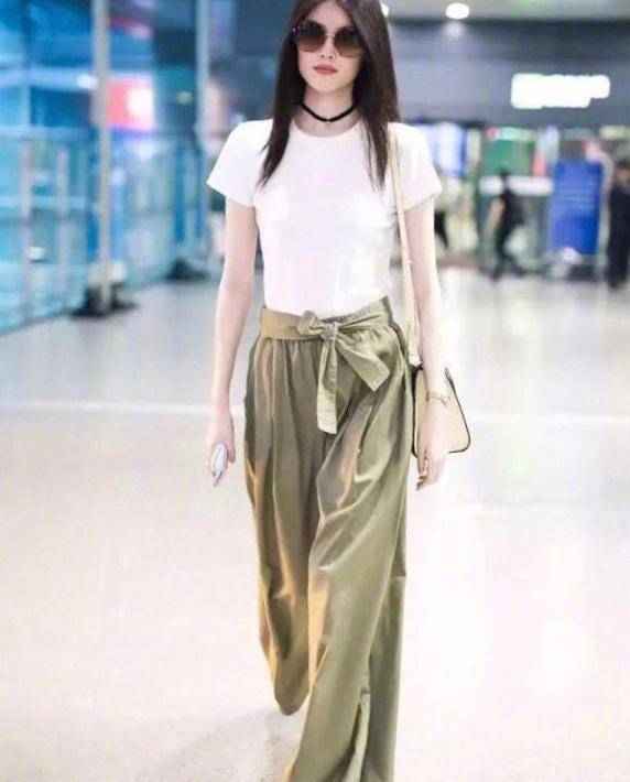 原创
  牛仔裤西装裤?out啦!今年春季,小姐姐们都爱穿纸袋裤! 第1张 原创
  牛仔裤西装裤?out啦!今年春季,小姐姐们都爱穿纸袋裤! 第1张