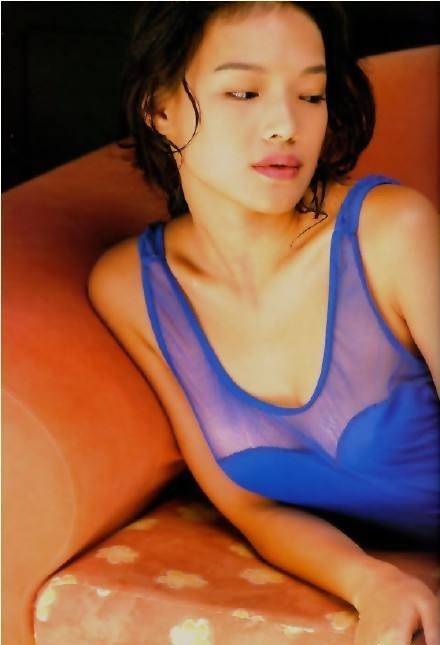 从“丑小鸭”到“白天鹅”，“天使”舒淇坎坷的人生蜕变路