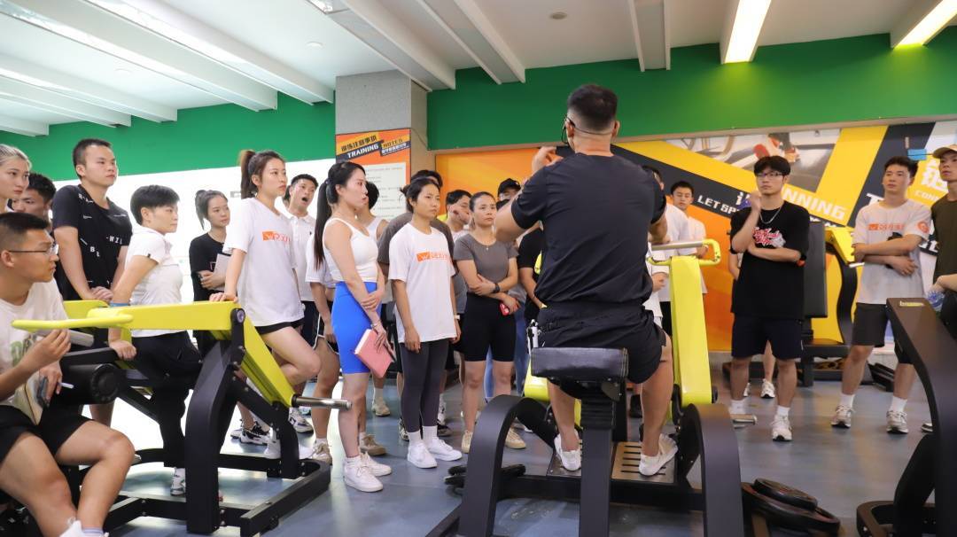 大众对健身教练的7大误解之谜，看完以后，你还想入行吗？