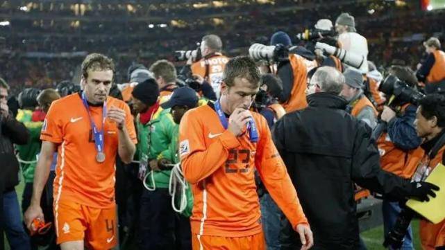 距离奖杯咫尺天涯！盘点历届世界杯亚军：梅西领衔，荷兰无冕之王