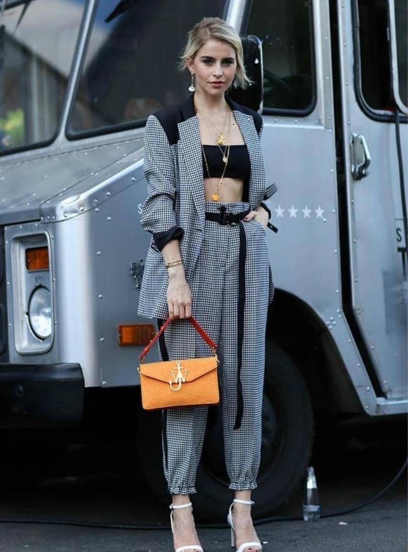 原创
  收起你的小黑裤!今年夏天的“裤王”是它,显瘦时髦还有气质 第4张 原创
  收起你的小黑裤!今年夏天的“裤王”是它,显瘦时髦还有气质 第4张