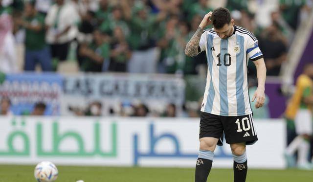阿根廷爆冷！梅西失落离场，4年前表情包复出，国足阿根廷？