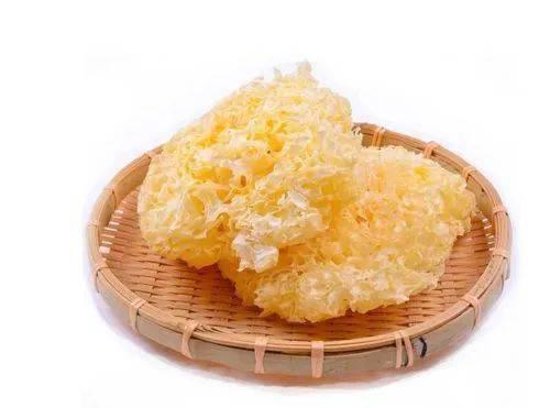 降低血液中过高的糖分，因此对于糖尿病人而言，建议每日适量食用银耳。