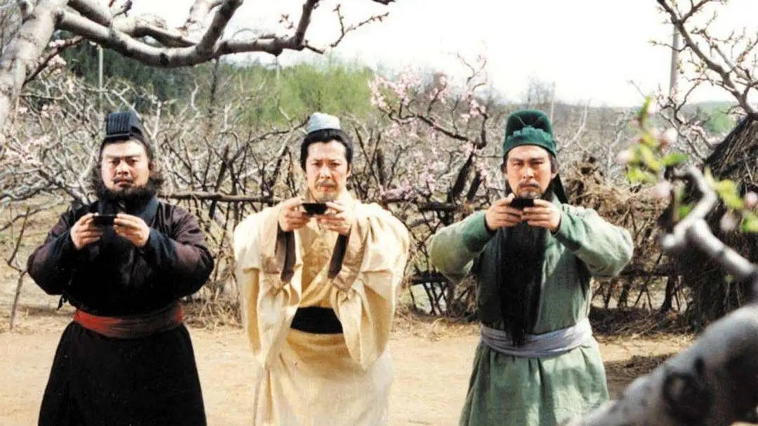 其实三人除了曾一起出演过刘关张三兄弟外，还曾在97年一起合作过《孙武