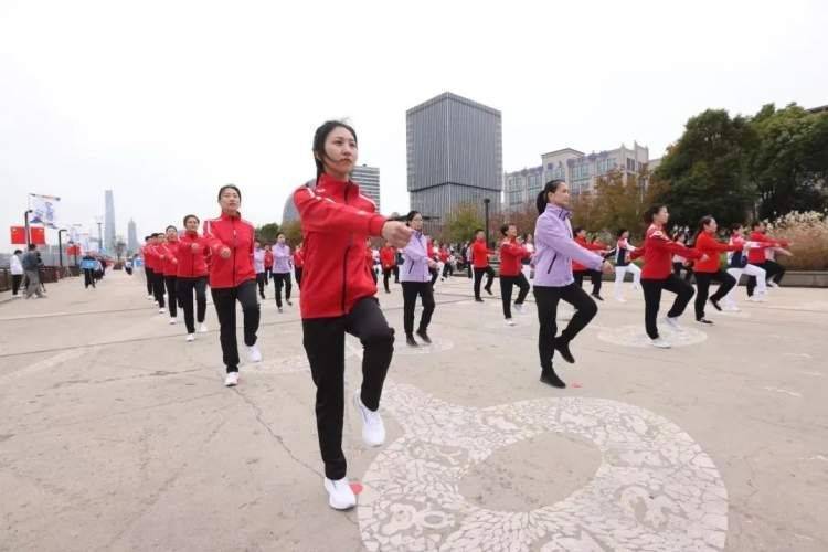 身展韵动 气宇轩昂 城市业余联赛第九套播送体操联赛总决赛开赛