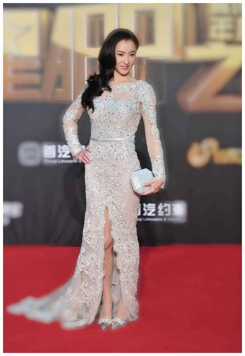 �Ű�֥��Ȼ������Ů�񣬾�����һ��͸������ȹ��չ����������