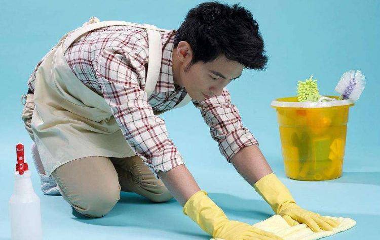 遇到一个爱做家务的男人，女人别只顾着乐，有一点要引起重视