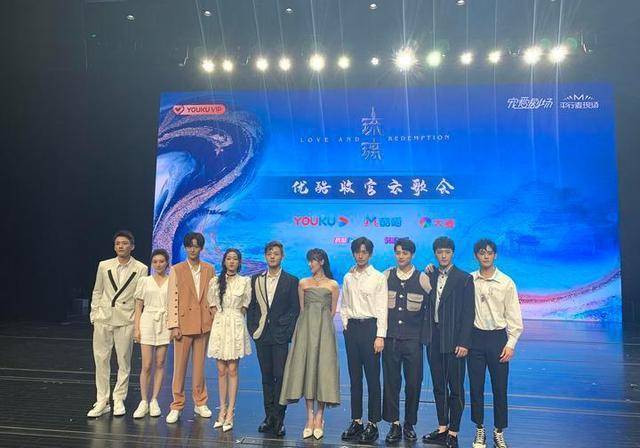 华为什么手机最火
:夏天最火的“初遇夫妇”BE了？！成毅后台回应“为什么不发糖”