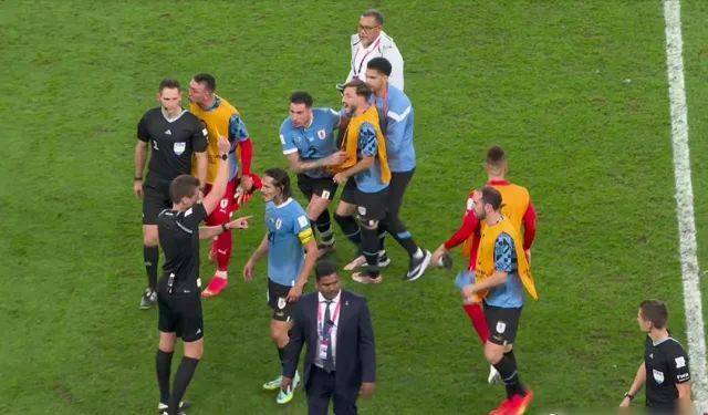 美媒：乌拉圭4名球员“围攻”裁判遭罚
