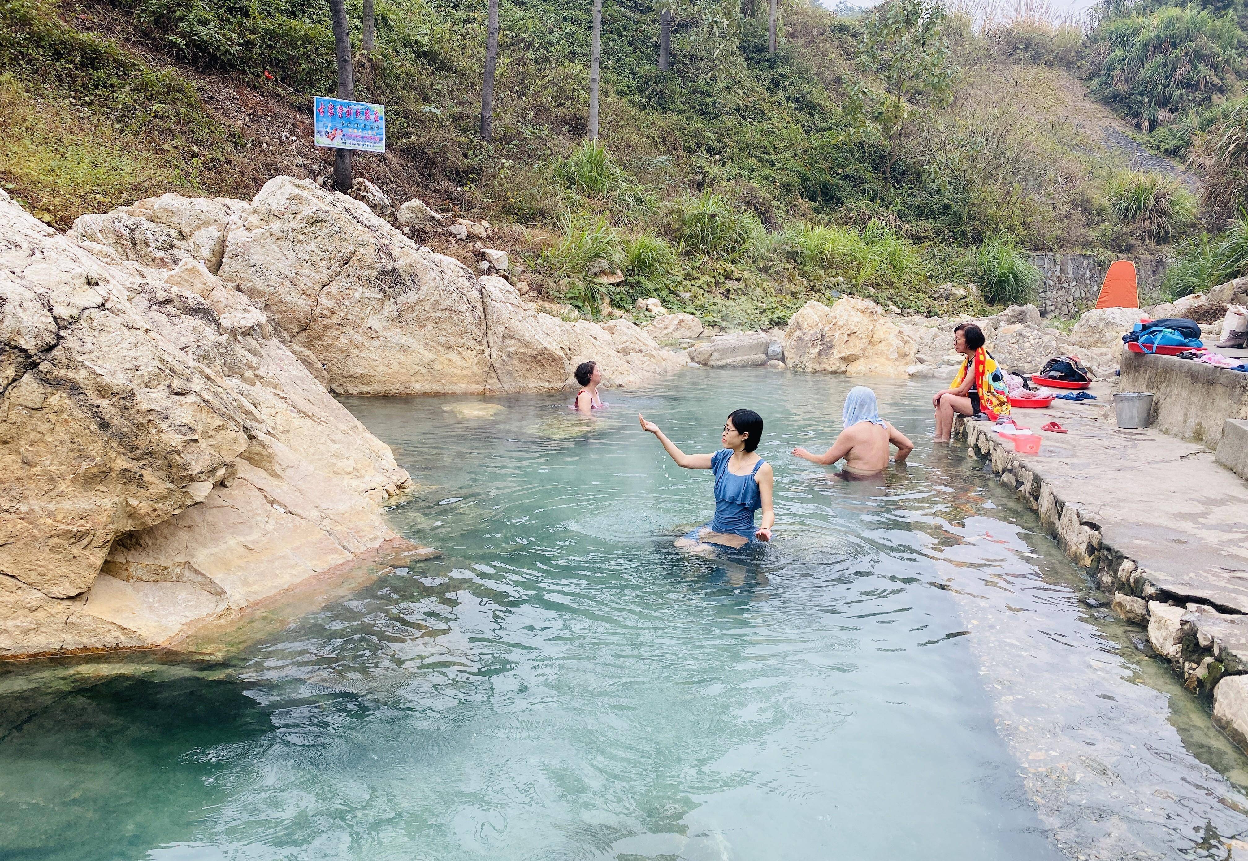 本次小玩家介绍的温泉都在韶关,分别是始兴暖水温泉,热水塘温泉,翁源