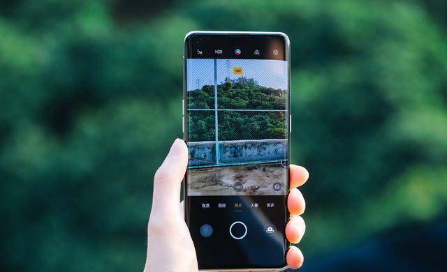 华为手机相机拍照发黑:买手机省相机，FindX3Pro成最受欢迎拍照手机，影像实力超能打
