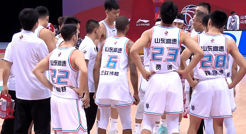 cba:陶汉林罗切斯特发威,高诗岩惊艳,山东男篮51-44