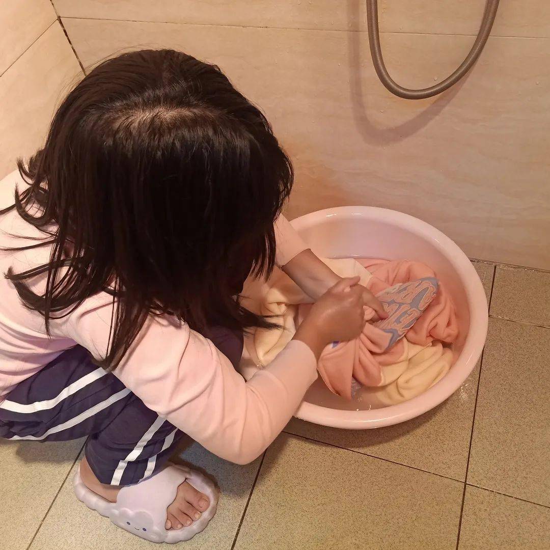 【阳光校园 活力一小】我学会了洗衣服 劳动小故事分享