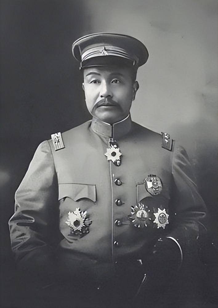 凯时k66平台|袁世凯临终前叮嘱儿子：给我送葬时，见穿红衣之人，除掉方可自保