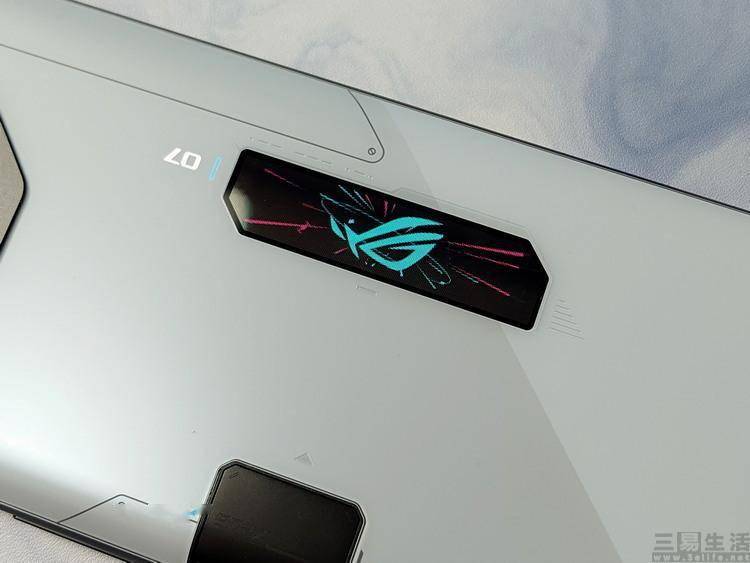 ��ѶROG��Ϸ�ֻ�7 Pro���⣺��ֹӲ�ˡ�������������