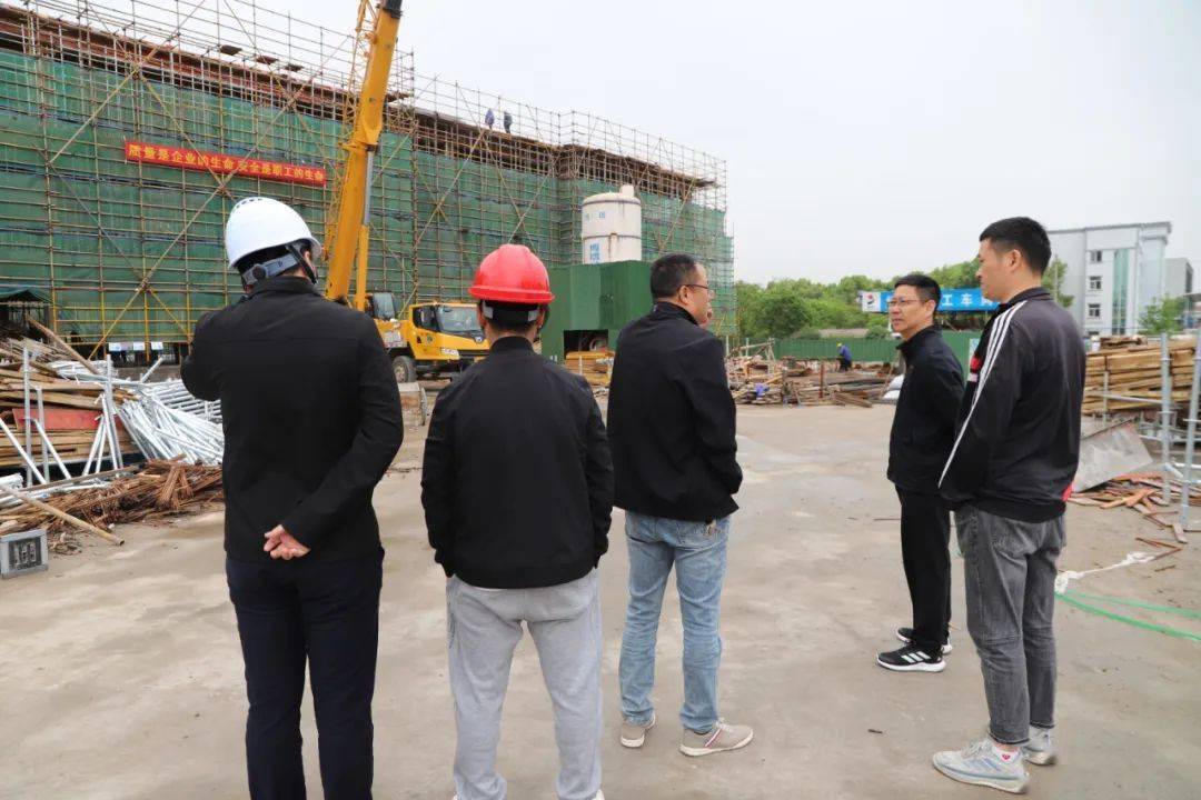 县教育局局长周斌带队开展在建教育项目工程安全巡查活动