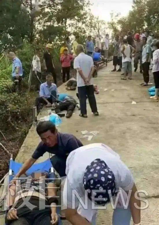 甘肃特大车祸7人遇难，死者身份让人心碎：若有鞋穿，谁会光着脚？