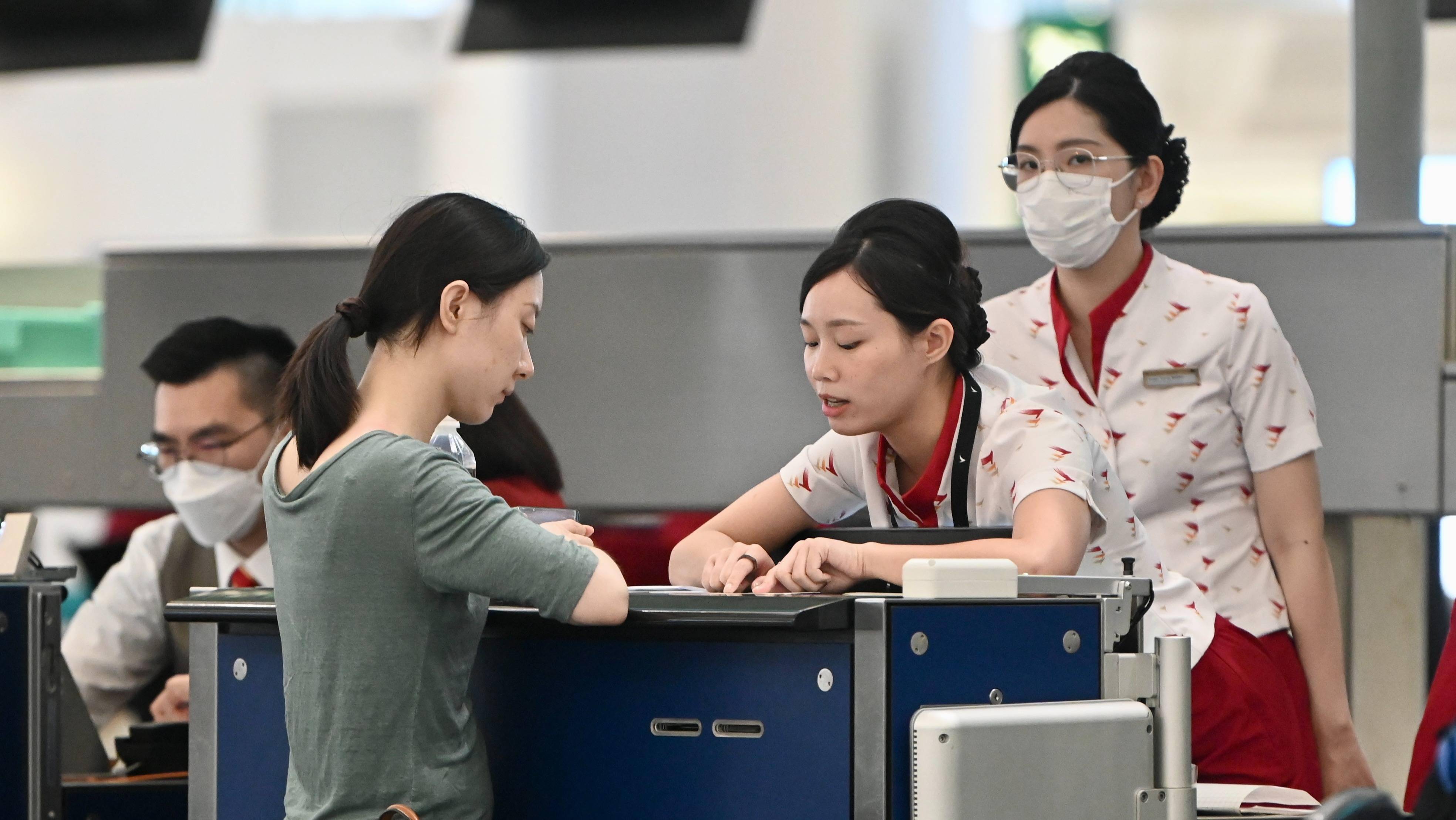 国泰航空歧视内地乘客背后的深层问题