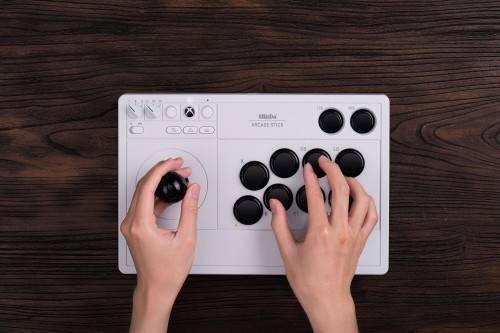 八位堂（8BitDo）新品发布：微软受权无线毗连 Xbox 主机的街机摇杆