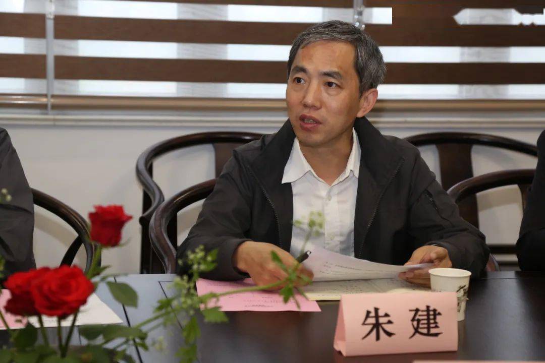 随后，朱建教授介绍了化学科普项目的主要工作和内容，他指出学会建设科
