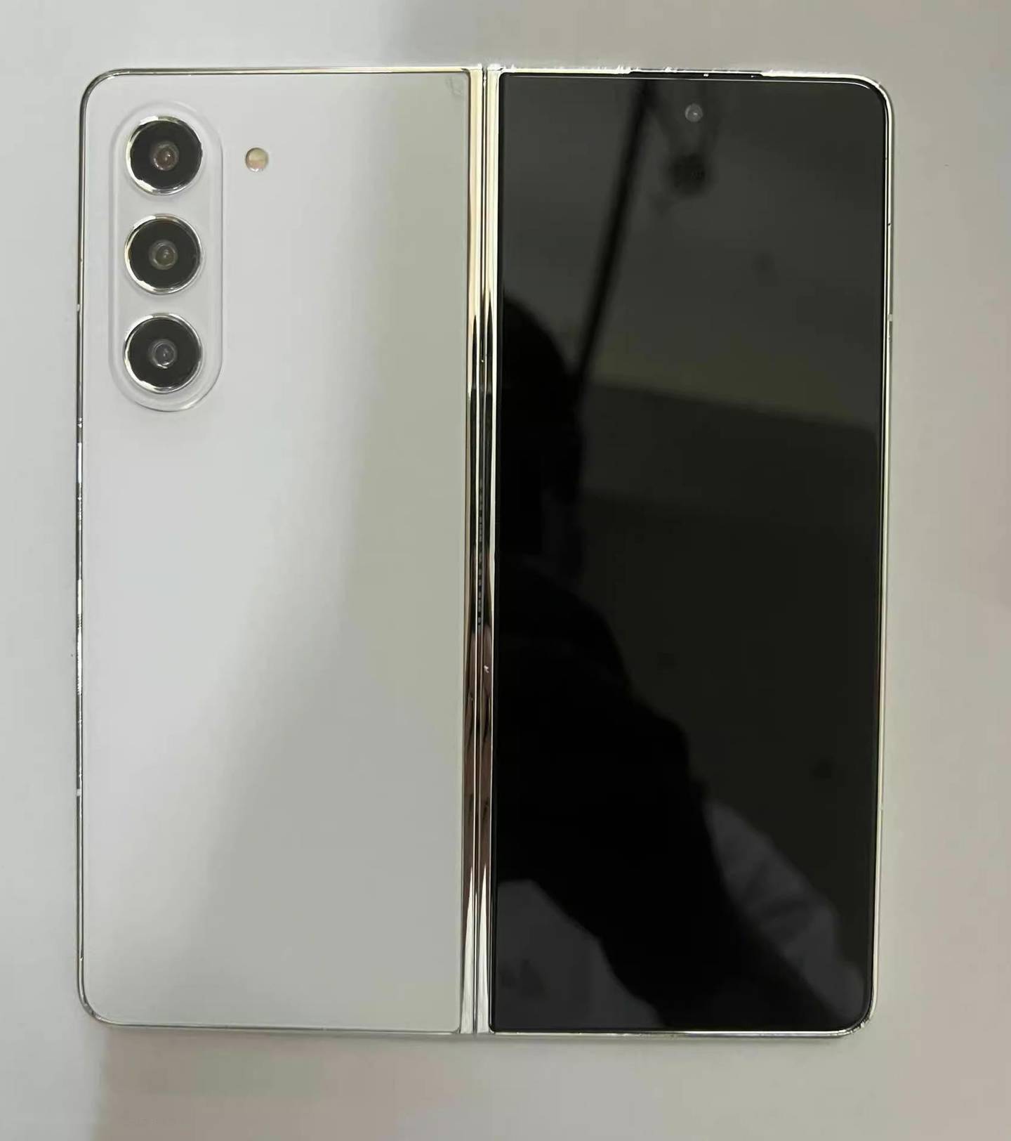 三星p手机:三星 Galaxy Z Fold5 可折叠手机机模照片曝光-第3张图片-太平洋在线下载