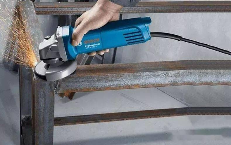 突发！福建一工地桩机倒塌！