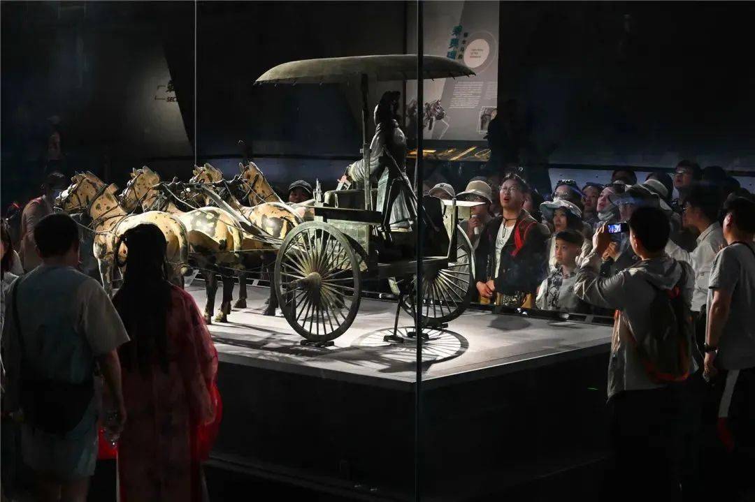 大的历史、科学和艺术价值向世人不断传播着秦文化秦文明、中国古代文明