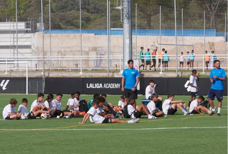 西甲联盟马德里学院拉开帷幕，球员数量倍增并数月前重新组建女足队