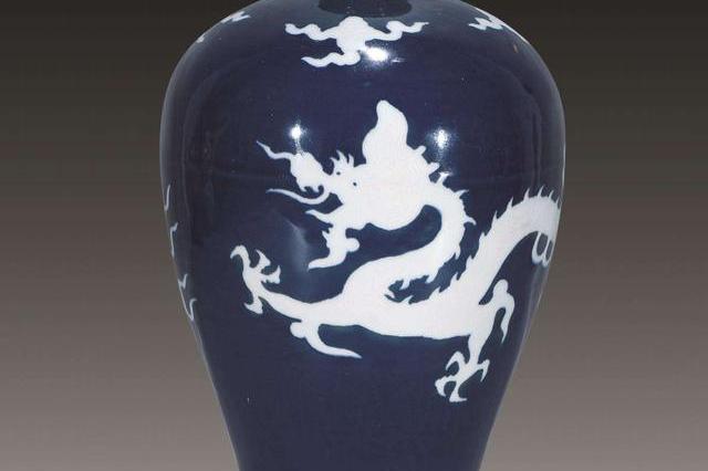 中国美術 瑠璃釉 纏白龍紋 梅瓶 内府 款 時代物(K-XA831) 美術品