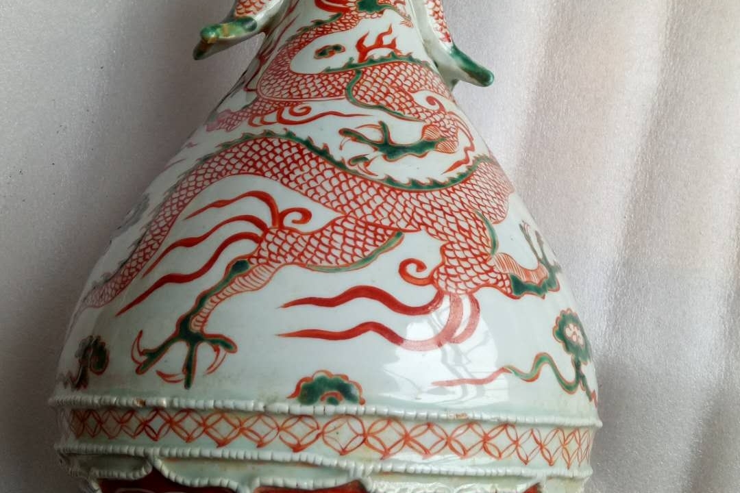 元代珍瓷《青花釉里红龙纹双耳荷叶口玉壶春瓶》珍赏_瓷器