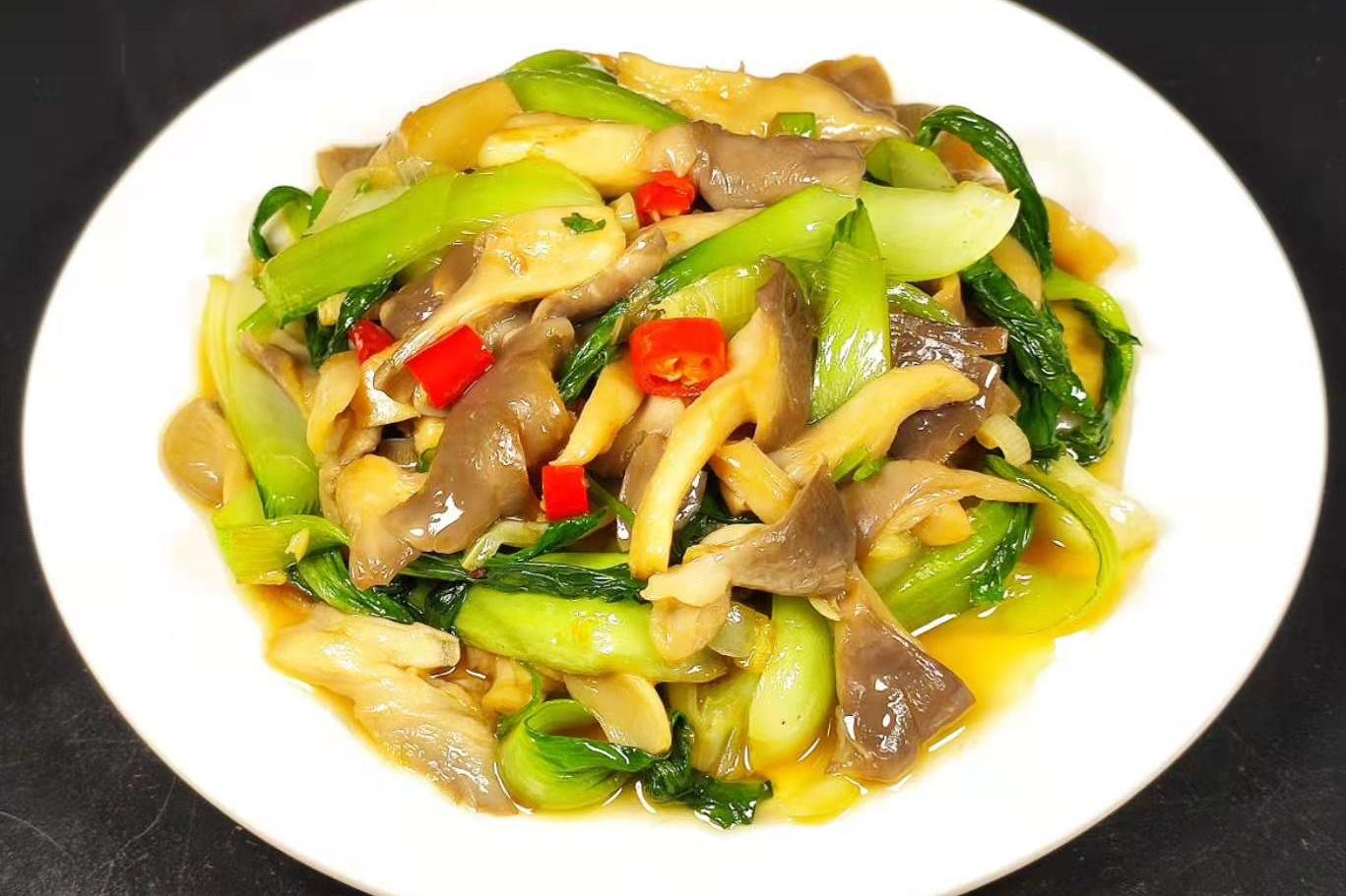 平菇和青菜搭配炒,简单一做就鲜香美味脆爽鲜嫩,别提多好吃了