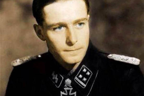 派普,他是当时德军最年轻的上校,也是党卫队全国领袖希姆莱的副官