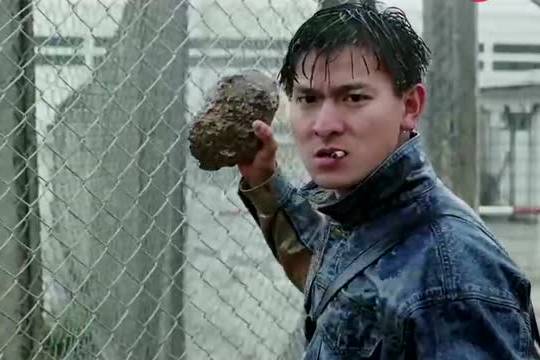 至尊无上:女神开豪车接刘德华出狱,非但不感激还在车上调戏女神