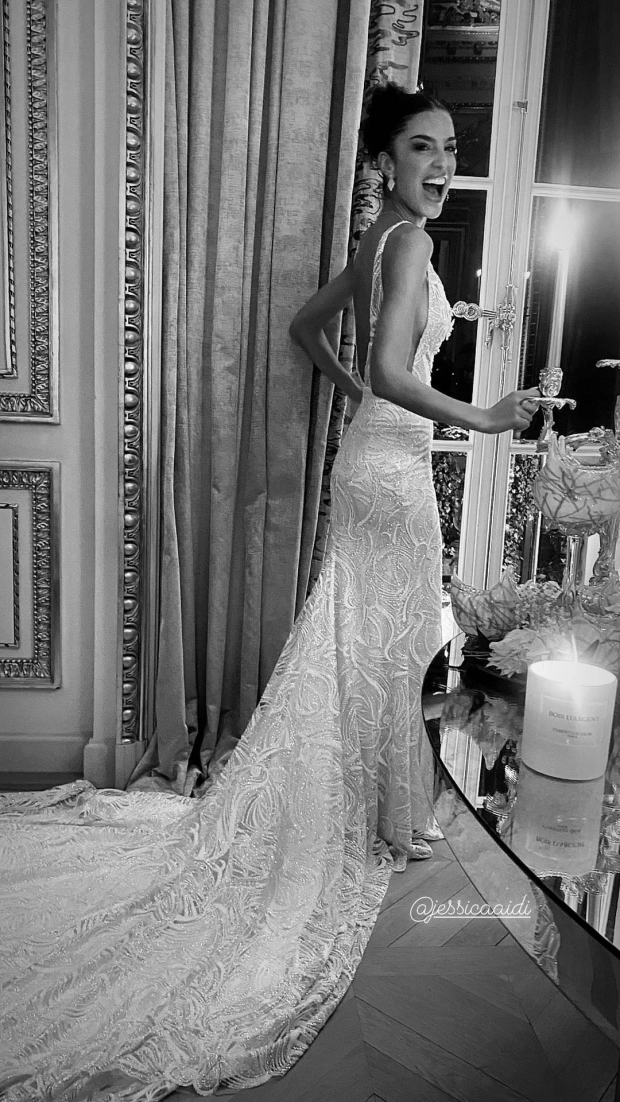 近日,意大利中场维拉蒂举办了与妻子杰西卡的婚礼