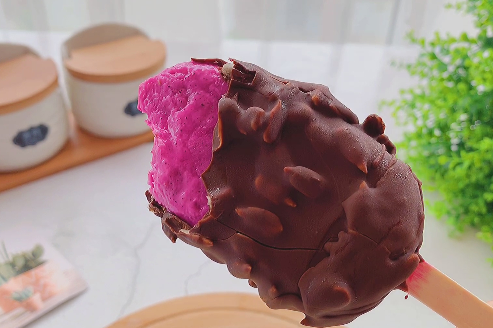 在家自制的巧克力脆皮雪糕比梦龙雪糕还好吃太简单啦