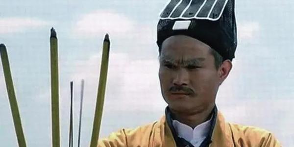 1980年,洪金宝创立“宝禾”,开拍《鬼打鬼》,僵尸片成功破圈