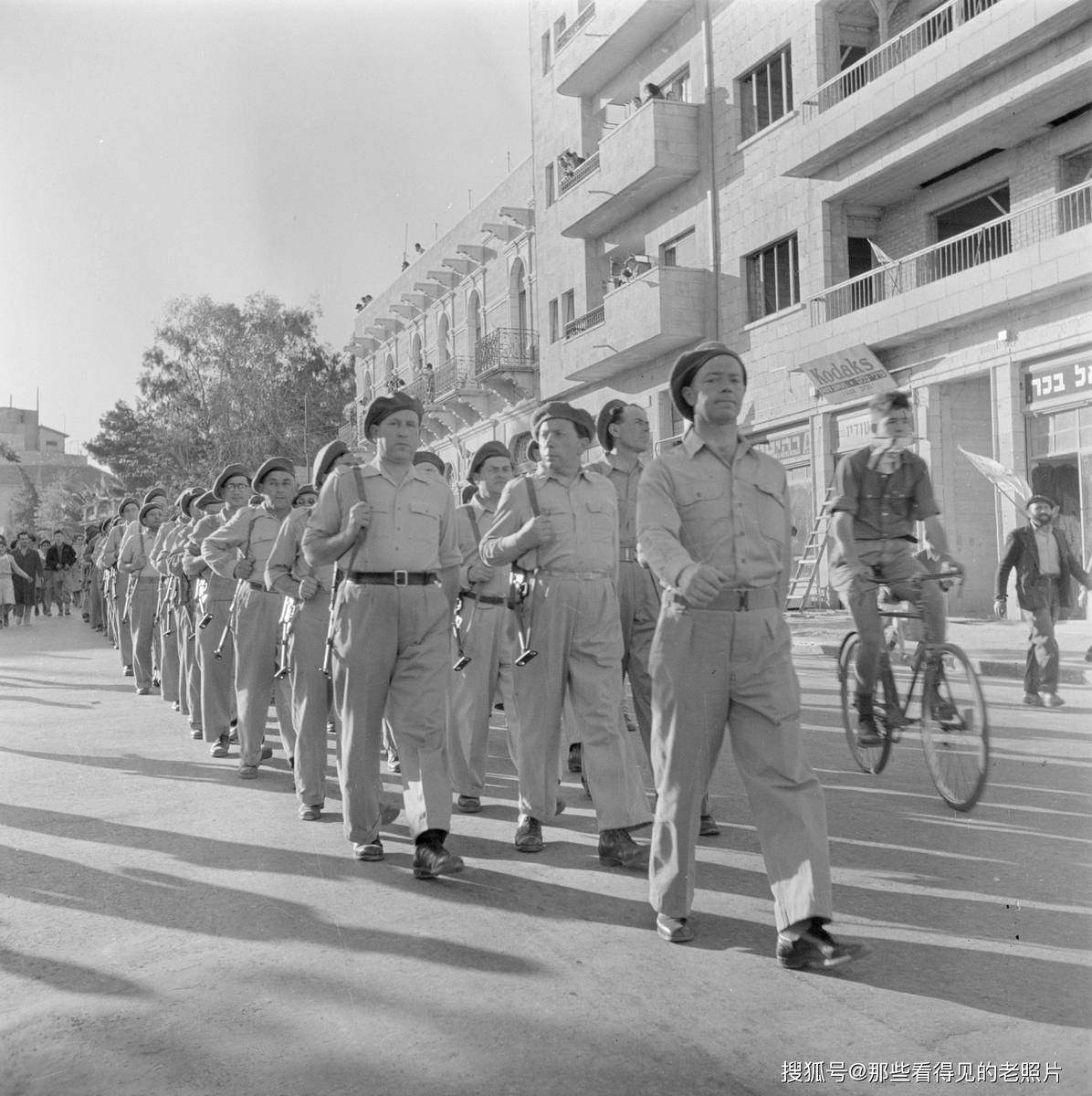 老照片1949年以色列的阅兵式庆祝建国一周年
