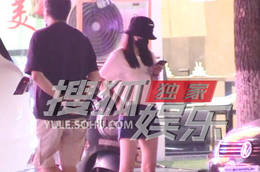 李沁钟情东北菜 工作完吃铁锅炖身材超纤瘦